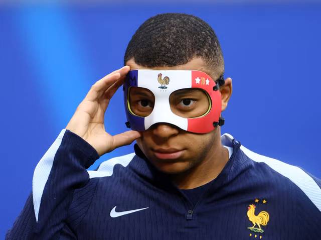 Mbappé Nears Messi’s World Cup Record as France Storm into Quarter-finals